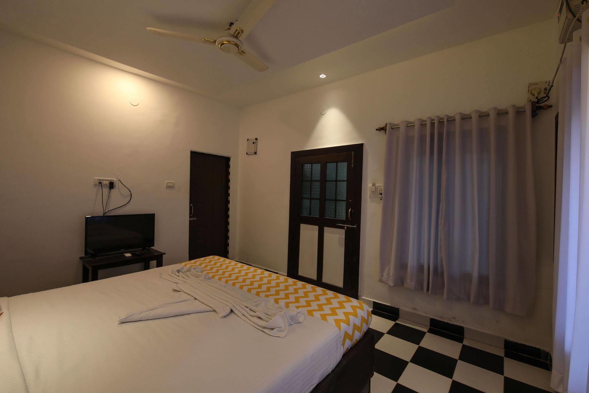 Treebo Trend Ashwem Beach Resort Goa Mandrem Exterior foto