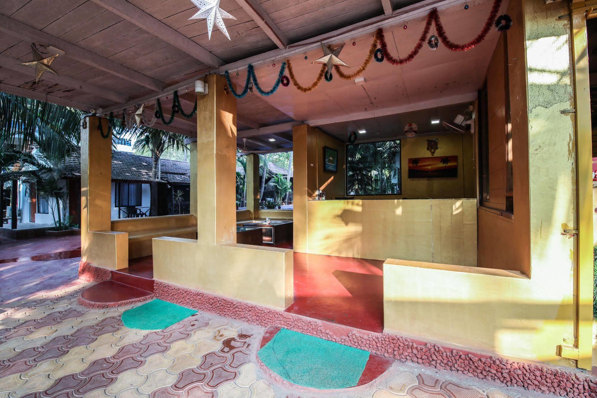 Treebo Trend Ashwem Beach Resort Goa Mandrem Exterior foto