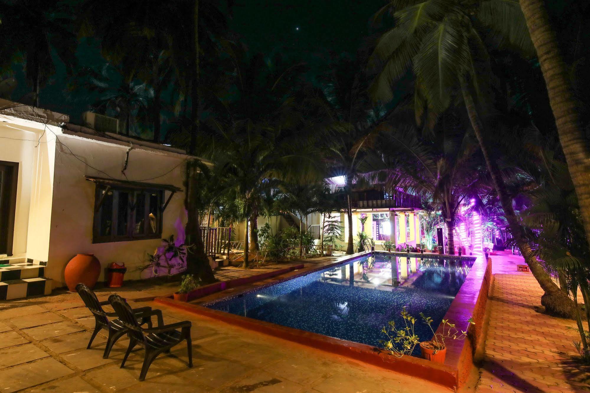 Treebo Trend Ashwem Beach Resort Goa Mandrem Exterior foto