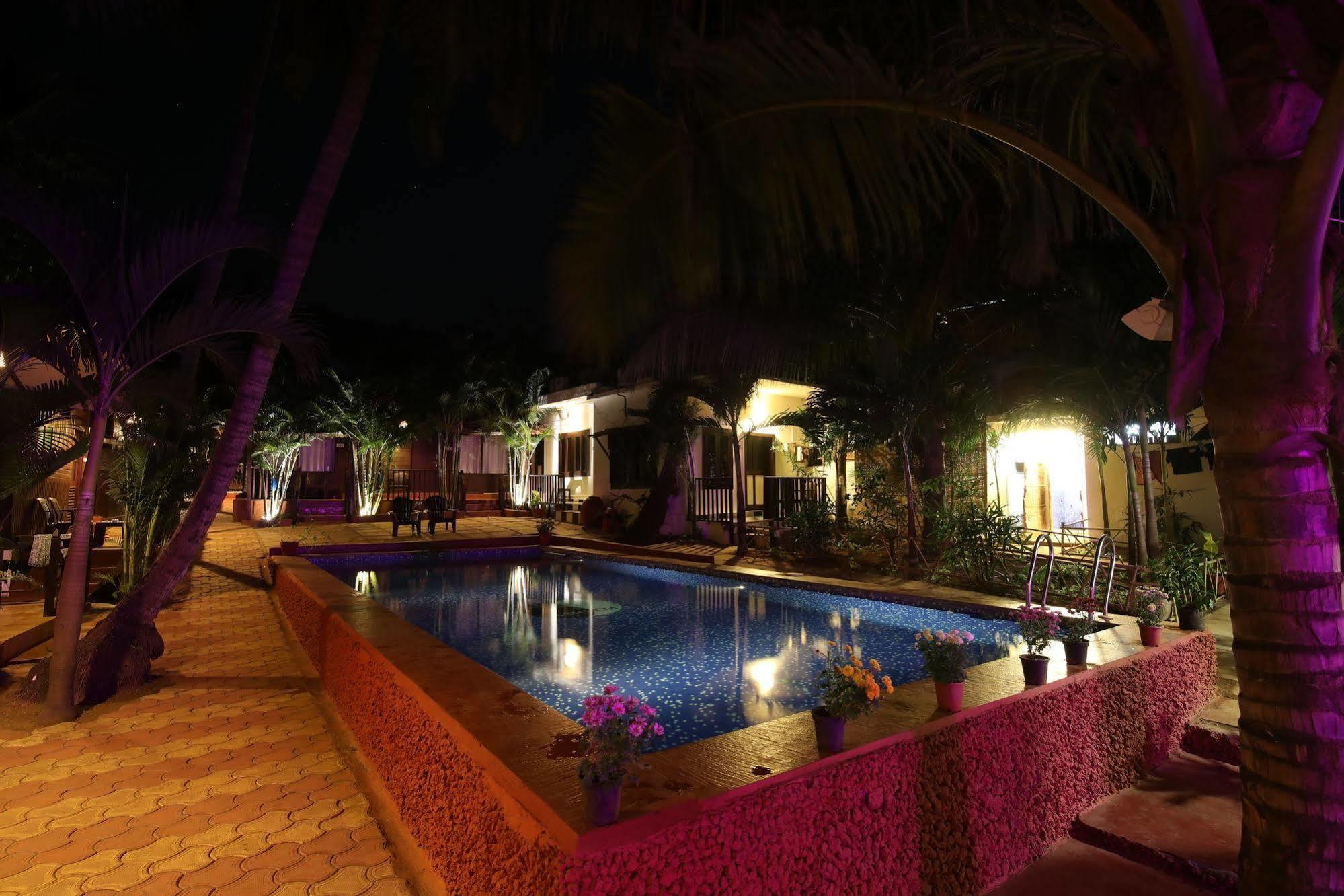 Treebo Trend Ashwem Beach Resort Goa Mandrem Exterior foto
