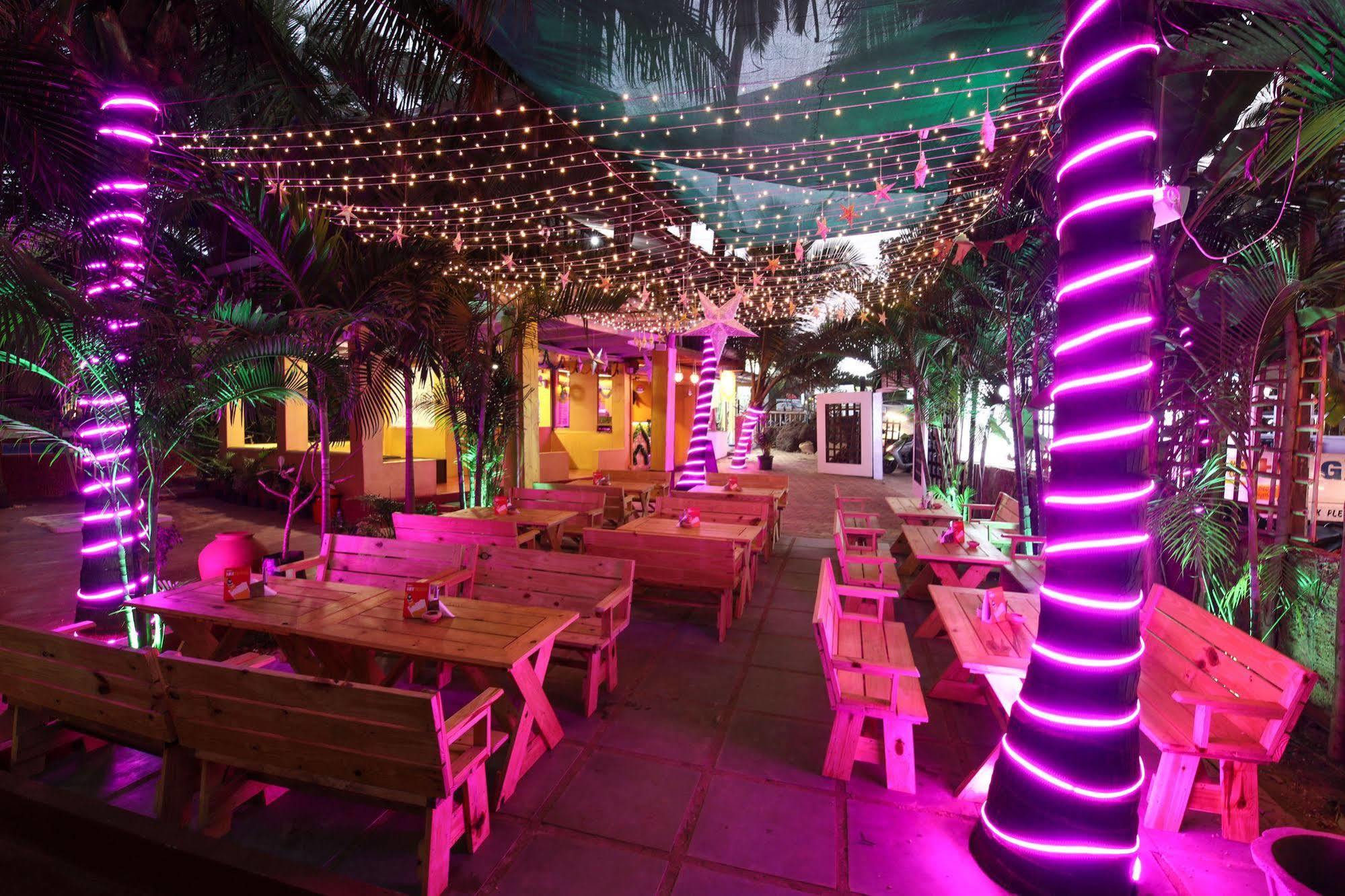 Treebo Trend Ashwem Beach Resort Goa Mandrem Exterior foto